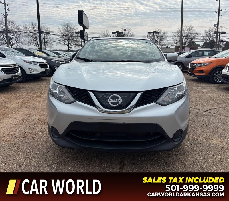 Nissan Rogue Sport Vehicle Full-screen Gallery Image 10