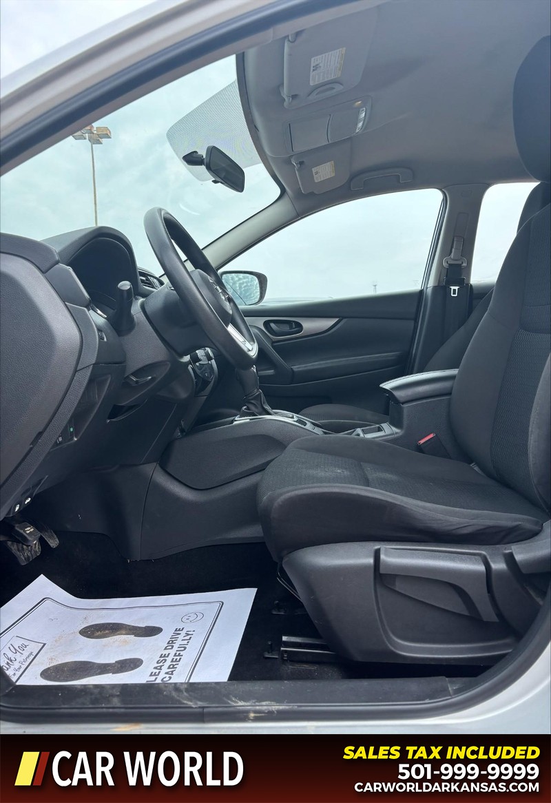 Nissan Rogue Sport Vehicle Full-screen Gallery Image 13