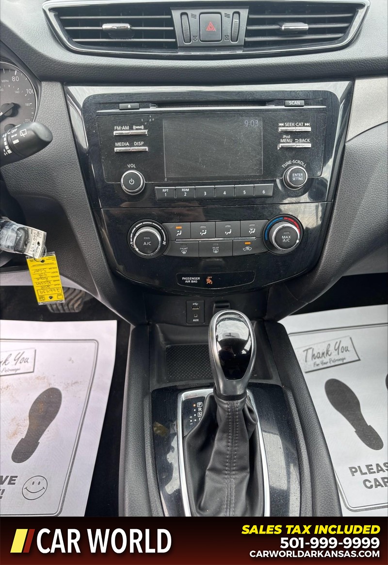 Nissan Rogue Sport Vehicle Full-screen Gallery Image 17