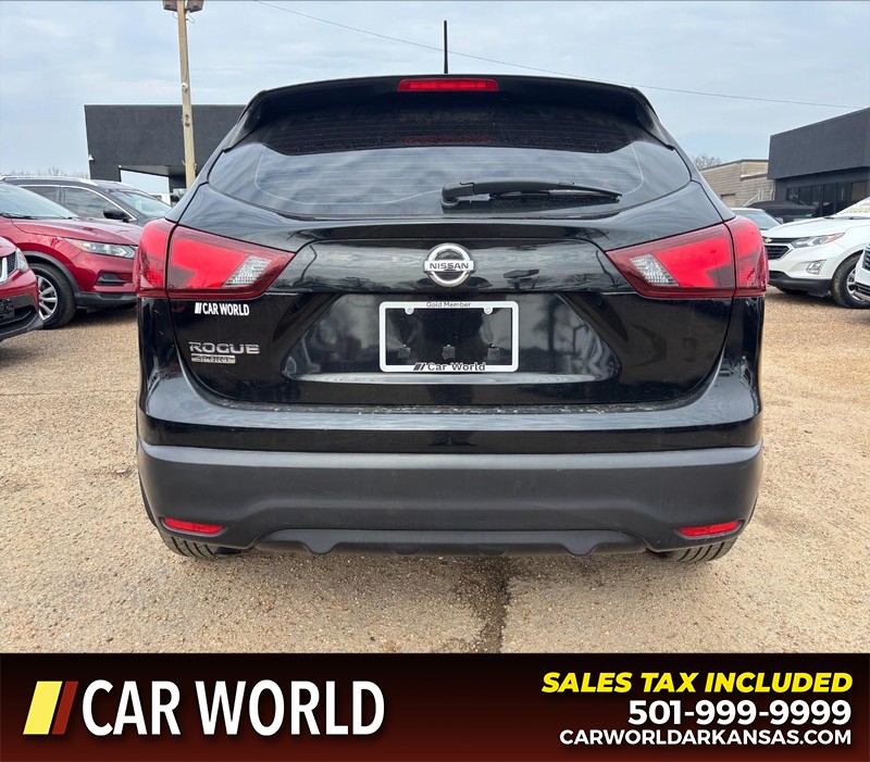 Nissan Rogue Sport Vehicle Full-screen Gallery Image 4