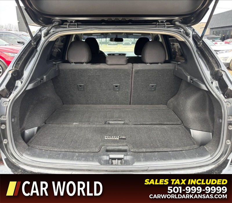 Nissan Rogue Sport Vehicle Full-screen Gallery Image 6