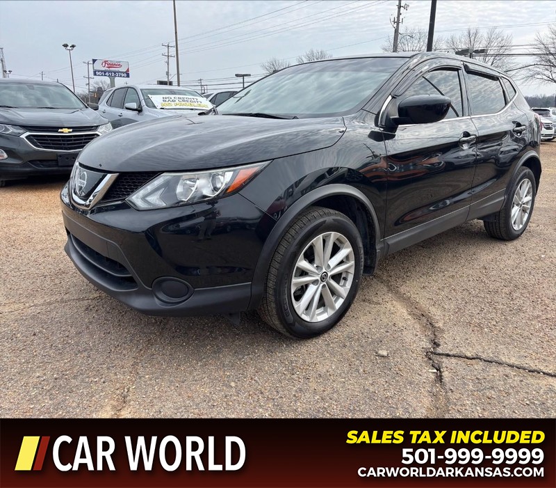 Nissan Rogue Sport Vehicle Full-screen Gallery Image 9