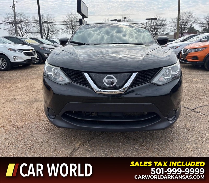 Nissan Rogue Sport Vehicle Full-screen Gallery Image 10