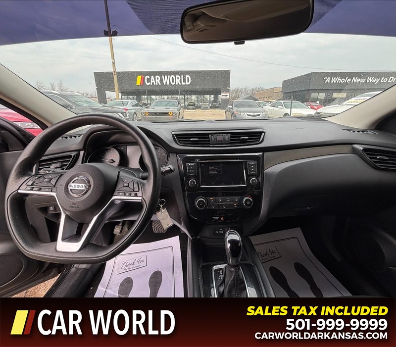 Nissan Rogue Sport Vehicle Full-screen Gallery Image 16