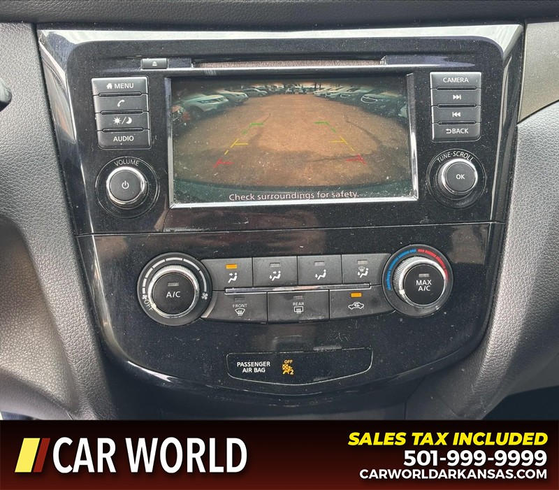 Nissan Rogue Sport Vehicle Full-screen Gallery Image 18