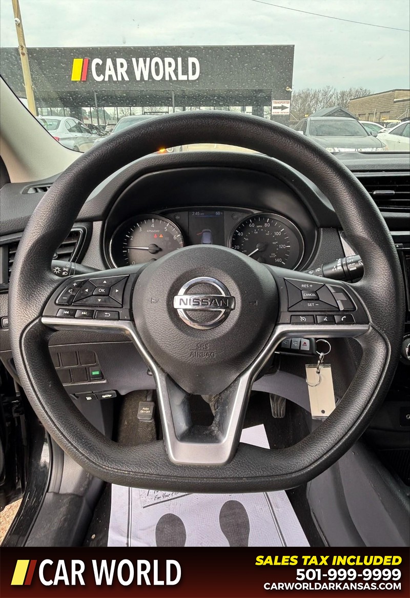 Nissan Rogue Sport Vehicle Full-screen Gallery Image 19