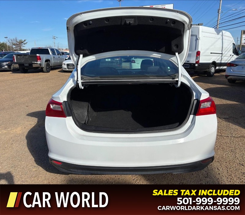 Chevrolet Malibu Vehicle Full-screen Gallery Image 5