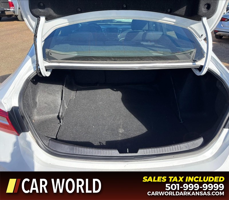 Chevrolet Malibu Vehicle Full-screen Gallery Image 6