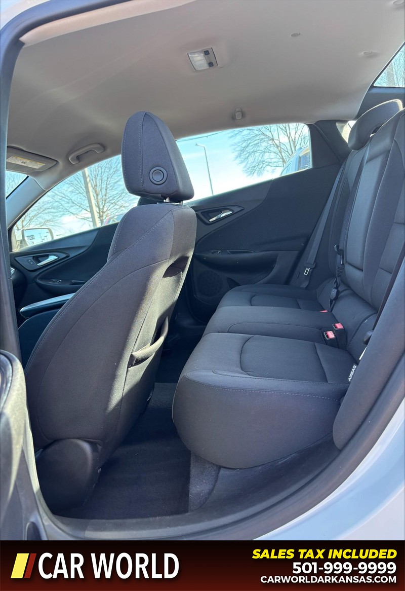 Chevrolet Malibu Vehicle Full-screen Gallery Image 15