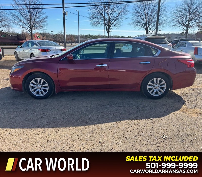 Nissan Altima Vehicle Full-screen Gallery Image 8