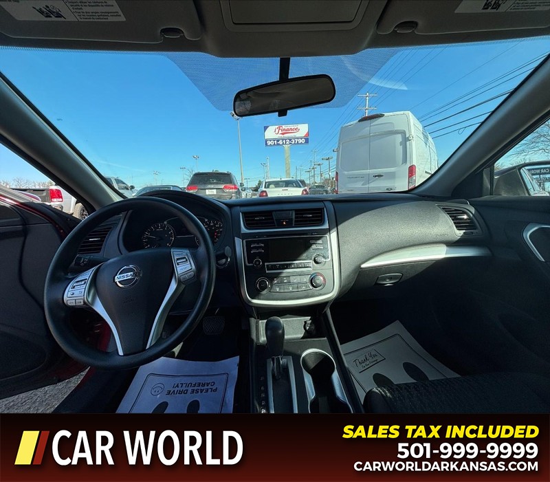 Nissan Altima Vehicle Full-screen Gallery Image 16