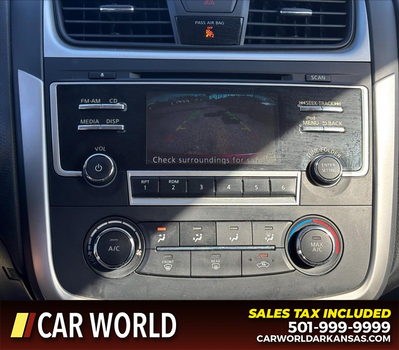 Nissan Altima Vehicle Full-screen Gallery Image 18