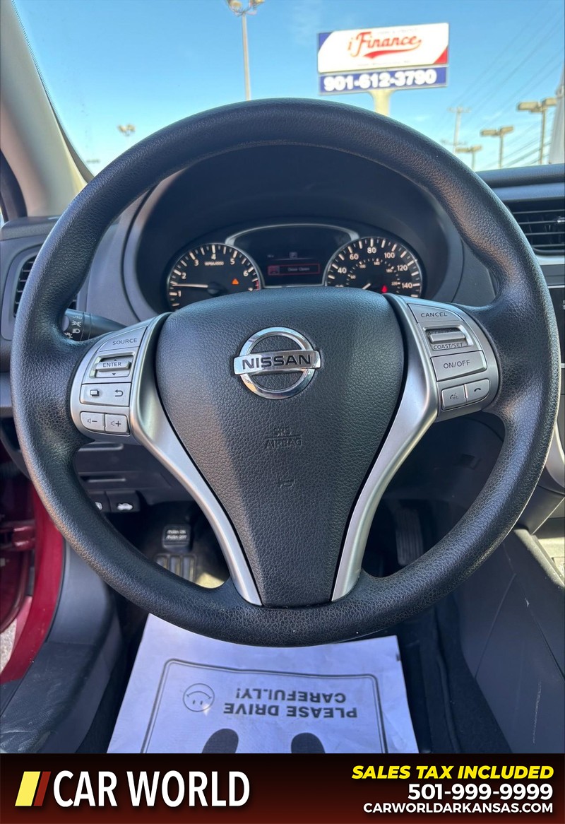 Nissan Altima Vehicle Full-screen Gallery Image 19