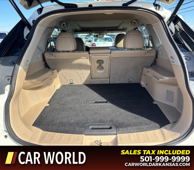 Nissan Rogue Vehicle Full-screen Gallery Image 6