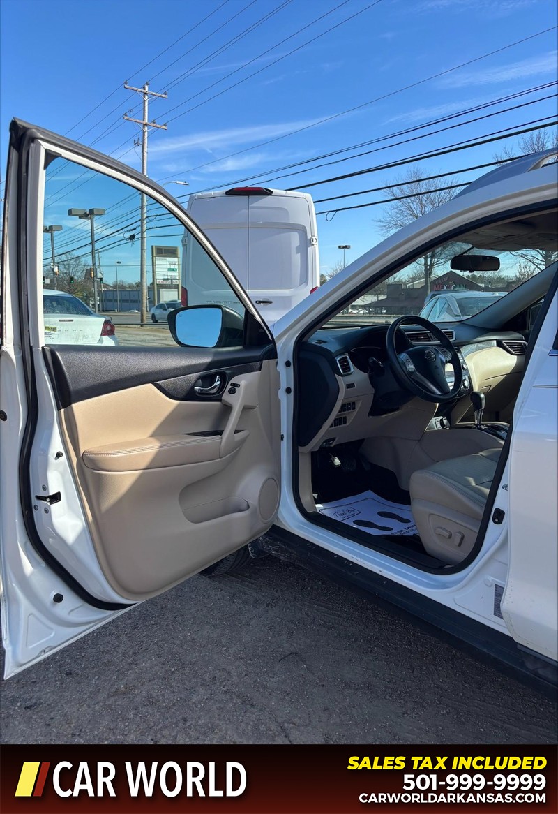 Nissan Rogue Vehicle Full-screen Gallery Image 12