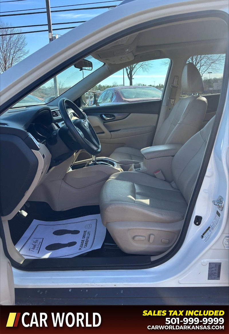 Nissan Rogue Vehicle Full-screen Gallery Image 13