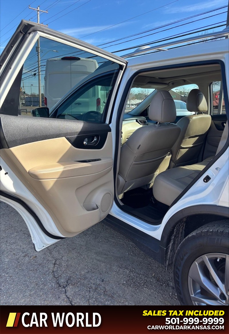 Nissan Rogue Vehicle Full-screen Gallery Image 14