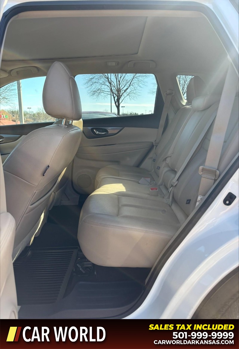 Nissan Rogue Vehicle Full-screen Gallery Image 15