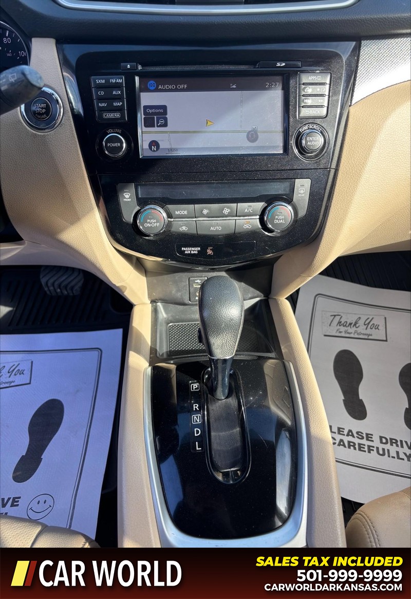 Nissan Rogue Vehicle Full-screen Gallery Image 17