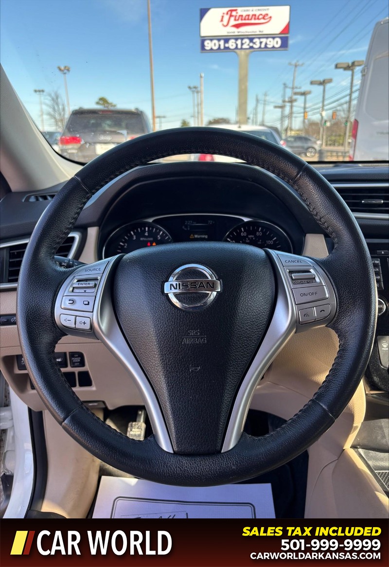 Nissan Rogue Vehicle Full-screen Gallery Image 19