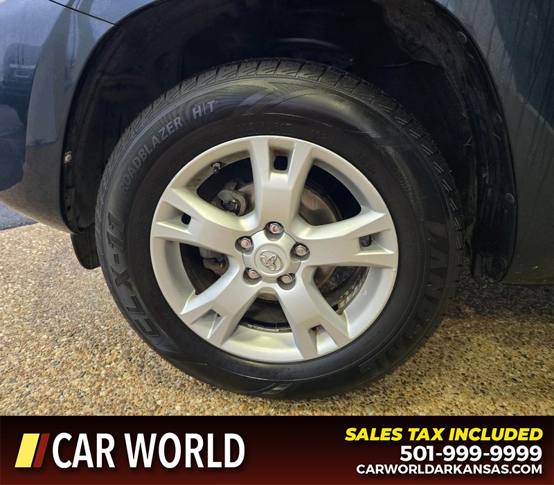 Toyota RAV4 Vehicle Full-screen Gallery Image 6