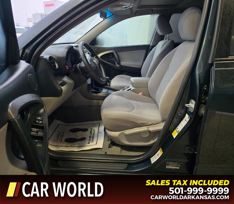 Toyota RAV4 Vehicle Full-screen Gallery Image 8