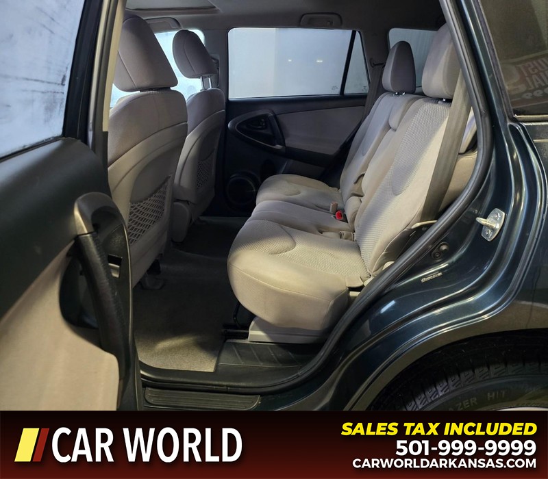 Toyota RAV4 Vehicle Full-screen Gallery Image 10