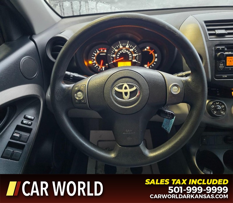 Toyota RAV4 Vehicle Full-screen Gallery Image 15