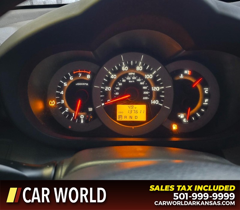 Toyota RAV4 Vehicle Full-screen Gallery Image 17