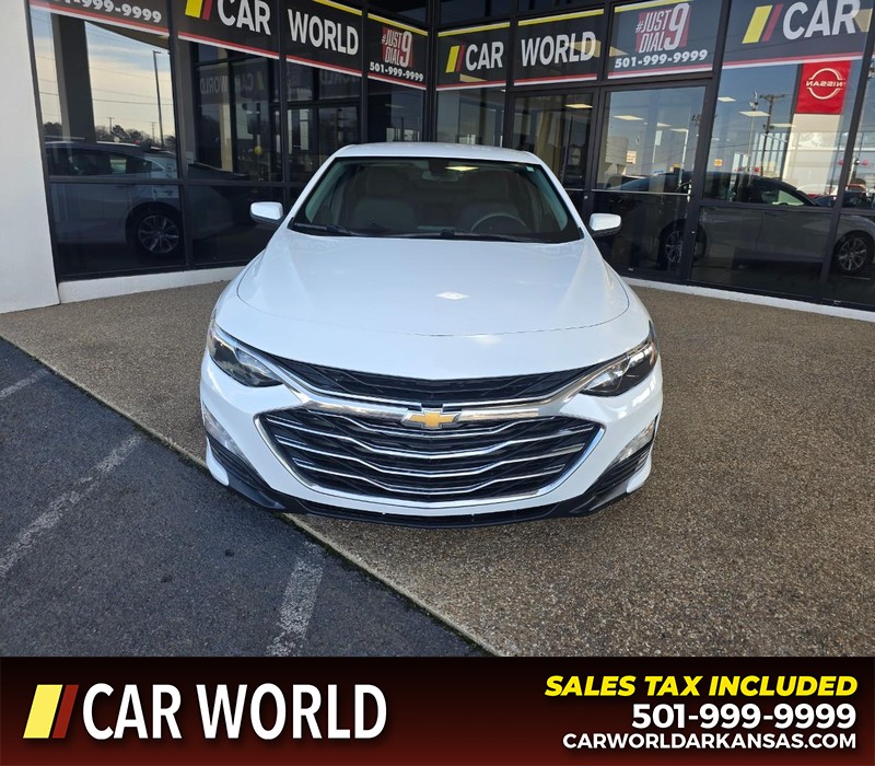 Chevrolet Malibu Vehicle Full-screen Gallery Image 2