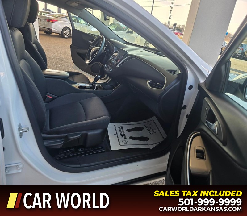 Chevrolet Malibu Vehicle Full-screen Gallery Image 11