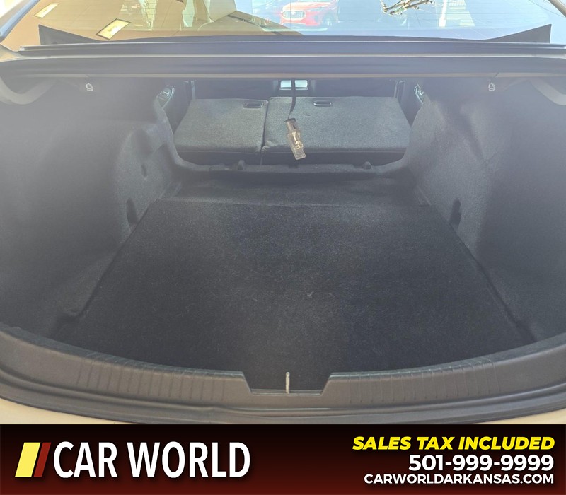 Chevrolet Malibu Vehicle Full-screen Gallery Image 14