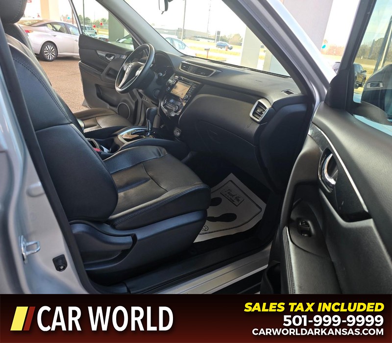 Nissan Rogue Vehicle Full-screen Gallery Image 11