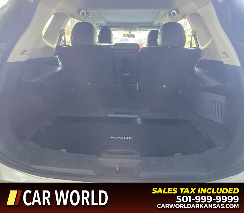 Nissan Rogue Vehicle Full-screen Gallery Image 13