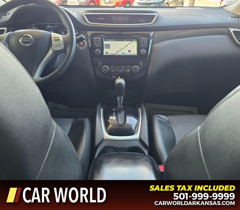 Nissan Rogue Vehicle Full-screen Gallery Image 18