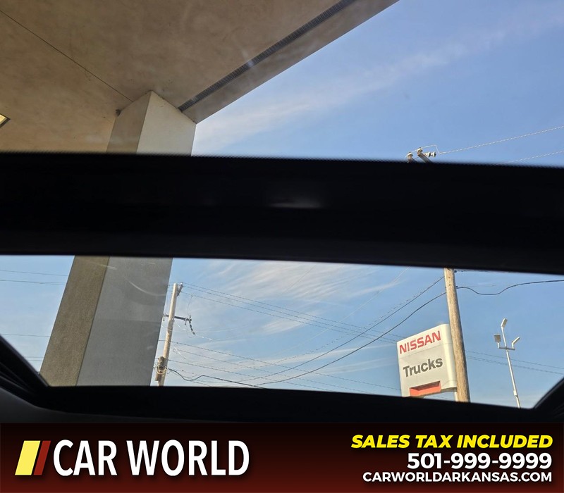 Nissan Rogue Vehicle Full-screen Gallery Image 19