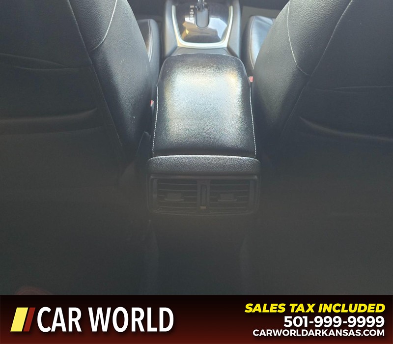 Nissan Rogue Vehicle Full-screen Gallery Image 20