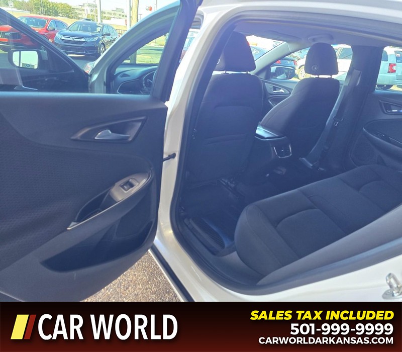 Chevrolet Malibu Vehicle Full-screen Gallery Image 9