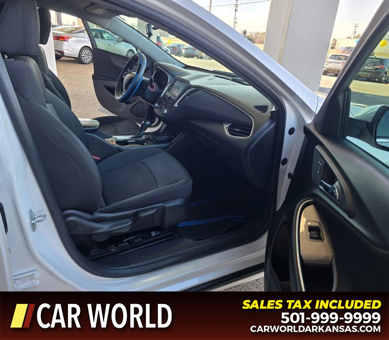 Chevrolet Malibu Vehicle Full-screen Gallery Image 11