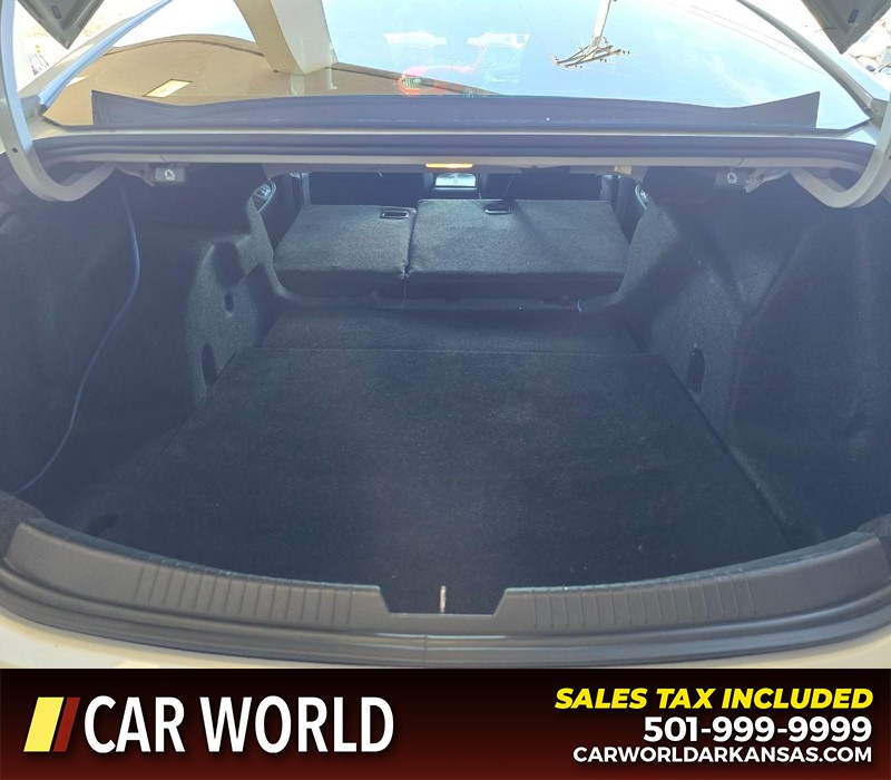 Chevrolet Malibu Vehicle Full-screen Gallery Image 14