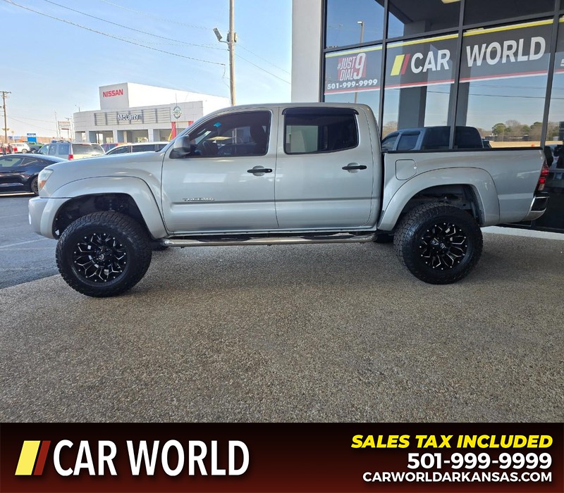 Toyota Tacoma Vehicle Full-screen Gallery Image 4