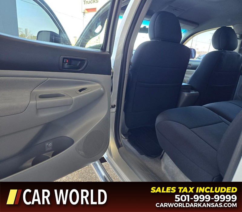 Toyota Tacoma Vehicle Full-screen Gallery Image 9