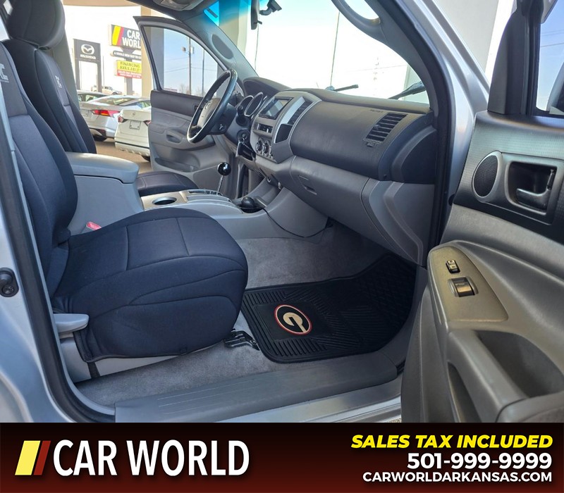 Toyota Tacoma Vehicle Full-screen Gallery Image 11