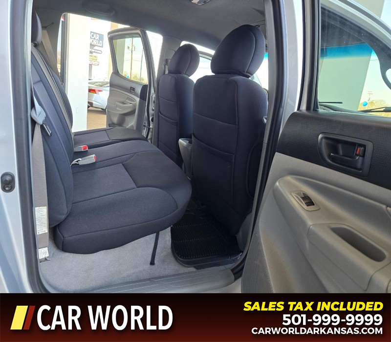 Toyota Tacoma Vehicle Full-screen Gallery Image 12