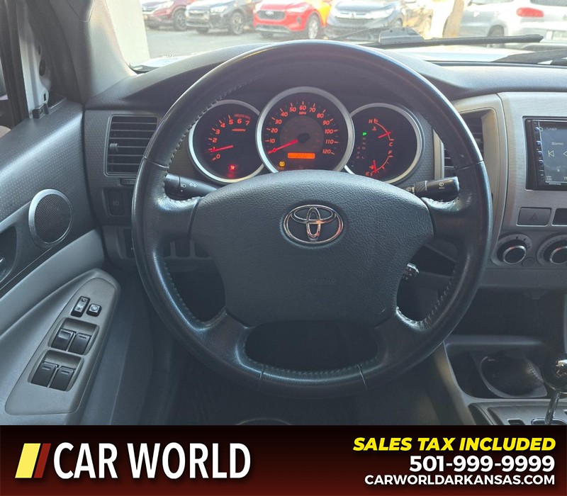 Toyota Tacoma Vehicle Full-screen Gallery Image 14