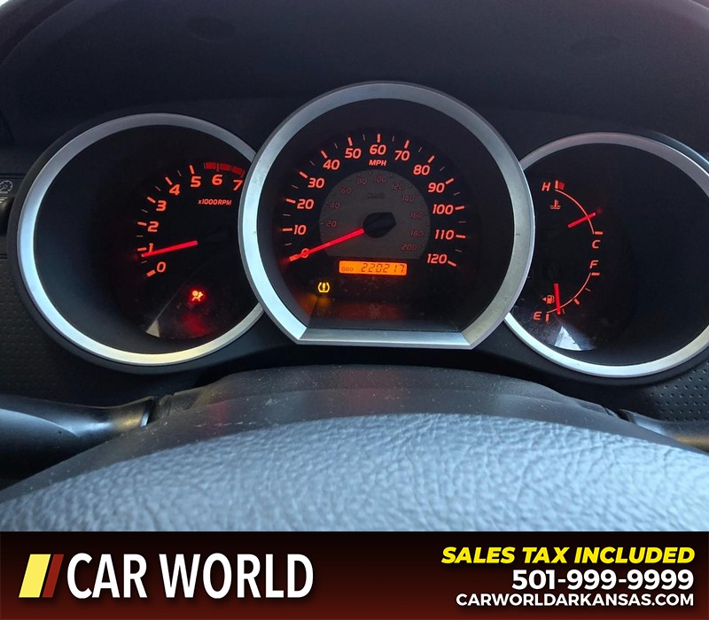 Toyota Tacoma Vehicle Full-screen Gallery Image 16