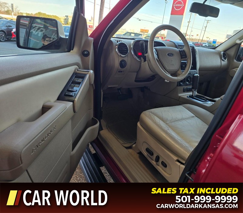 Ford Explorer Vehicle Full-screen Gallery Image 7