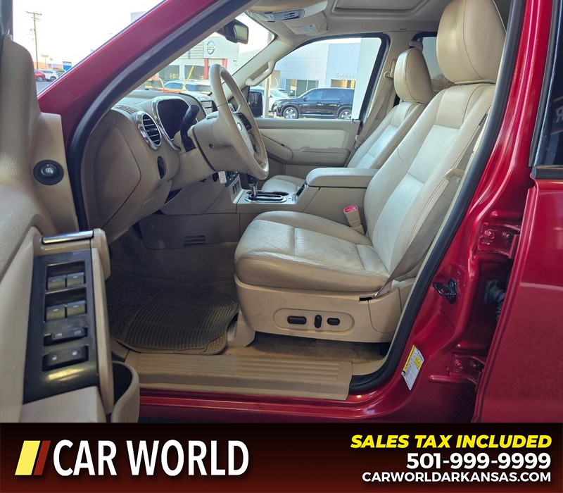 Ford Explorer Vehicle Full-screen Gallery Image 8