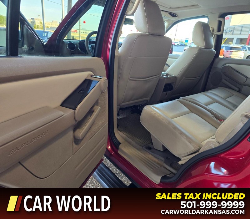 Ford Explorer Vehicle Full-screen Gallery Image 9