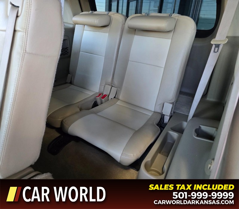 Ford Explorer Vehicle Full-screen Gallery Image 11